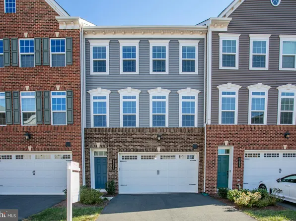 42697 Burbank Ter, Sterling, VA 20166