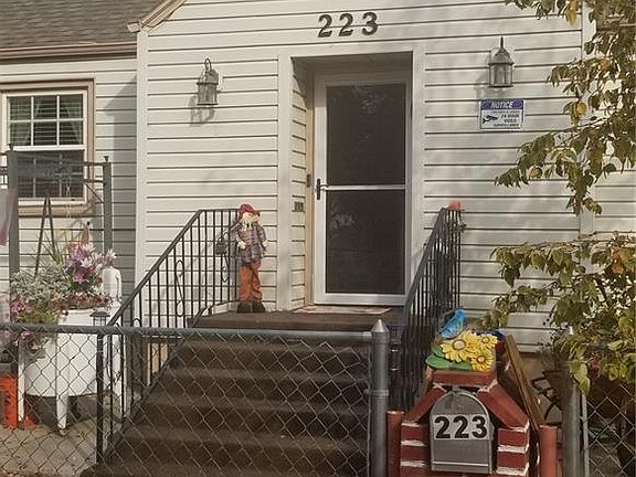 2nd image of 223 Eaton St