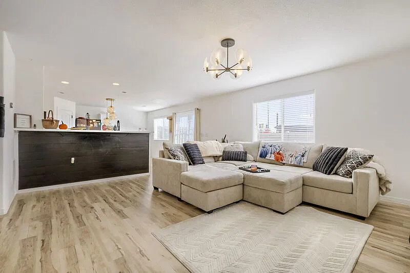 3 bed, 2.5 bath, 1838 sqft, $2,175 — Photo 3