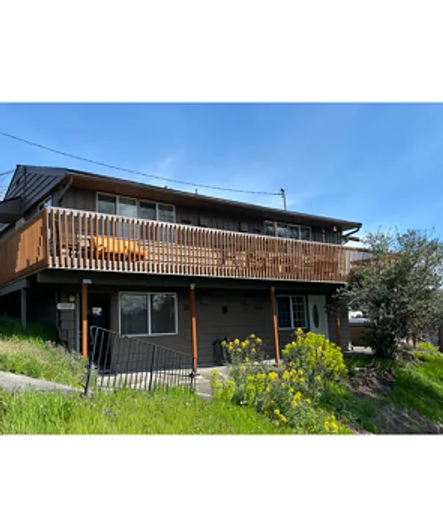Well-Maintained Two-Story Quadplex Building in Prime Location — Photo 4