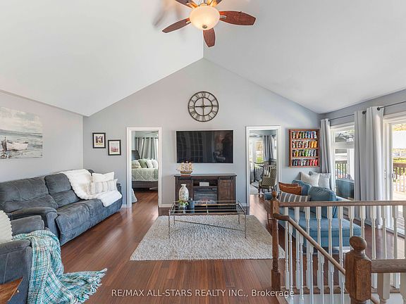 3rd image of 39 Franklin Beach Rd