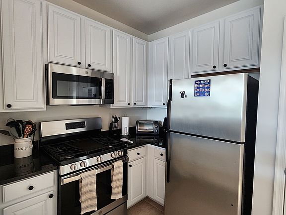 5th image of 2465 Army Navy Dr APT 405