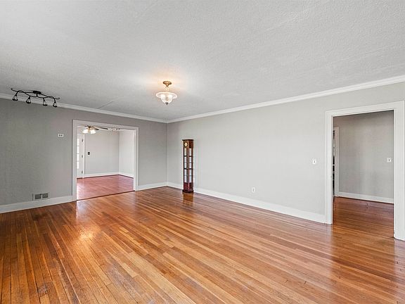 4th image of 1348 3rd St SE