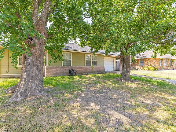 2nd image of 1806 Linda Ln