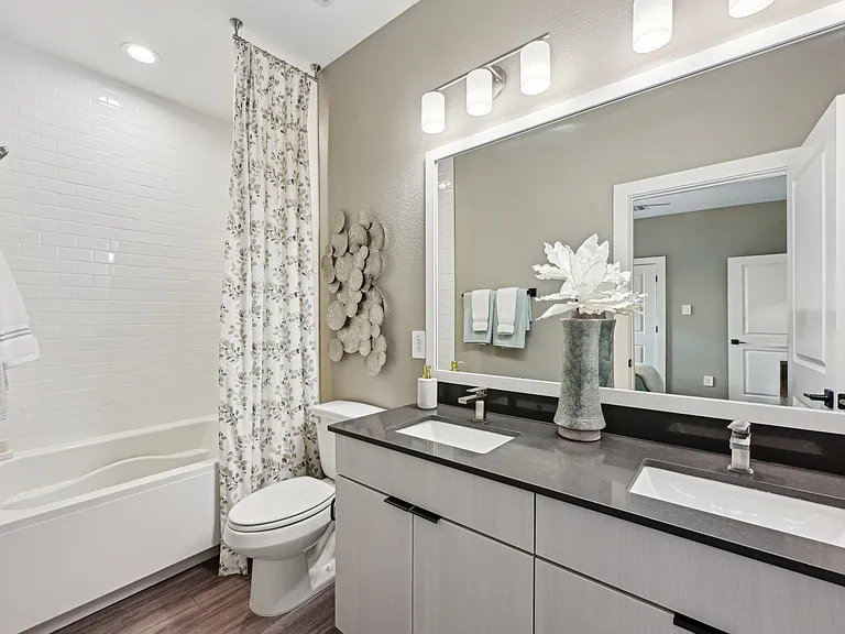 Cypress 3x2.5 Model Bathroom