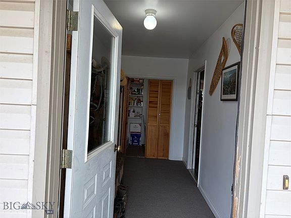 4th image of 401 Elliot St N