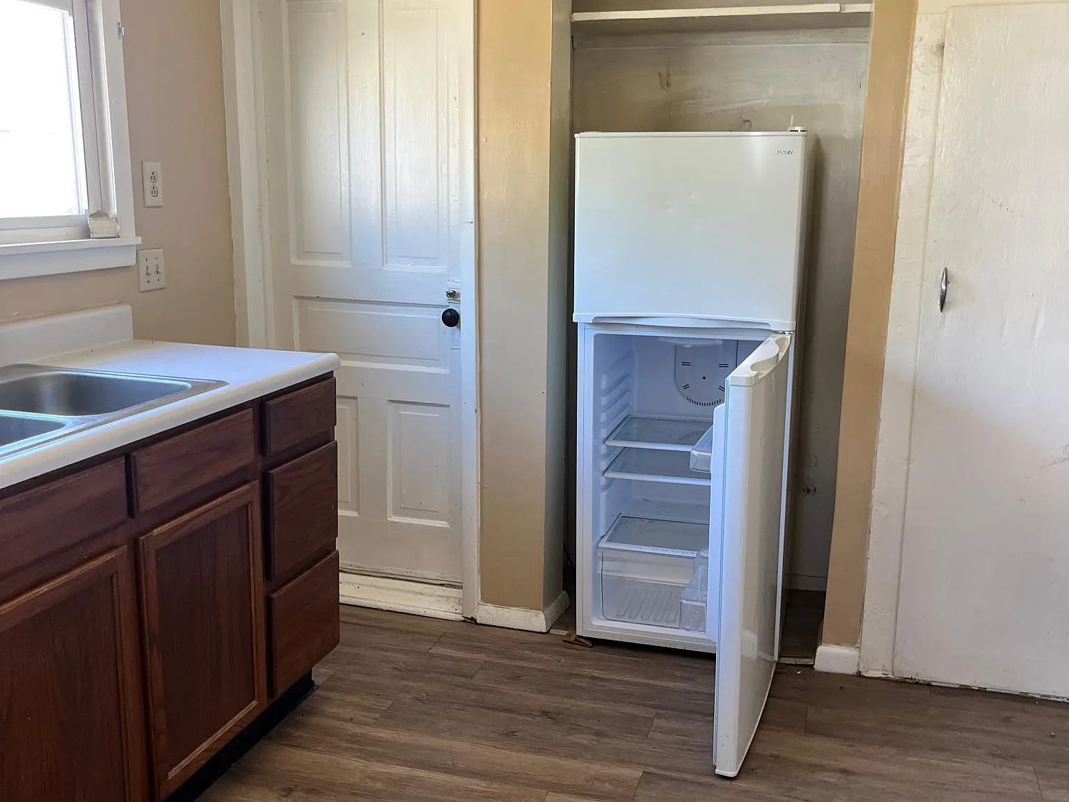 406 N Main St — Photo 2