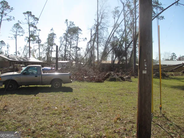 22 Charlton Rd, Hazlehurst, GA 31539