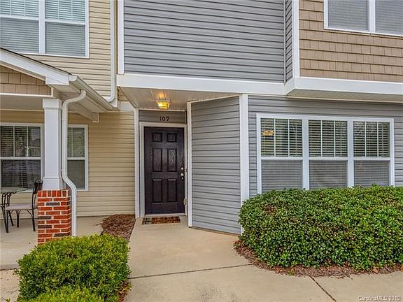 2nd image of 109 Saint Vincent Pl #18