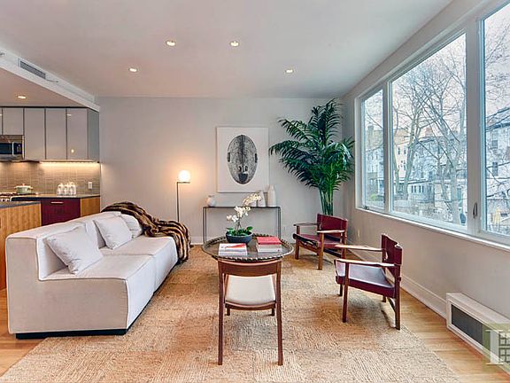3rd image of 404 Bond St APT 2