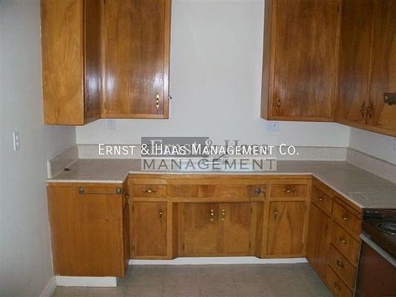 4th image of 2527 N Eucalyptus Ave #3