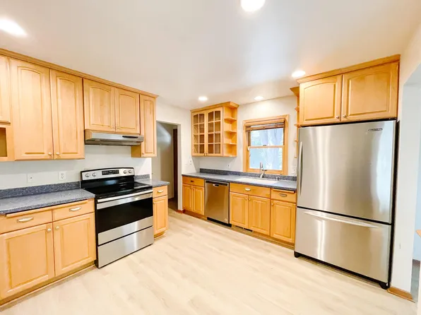 1172 Highview Dr, New Brighton, MN 55112