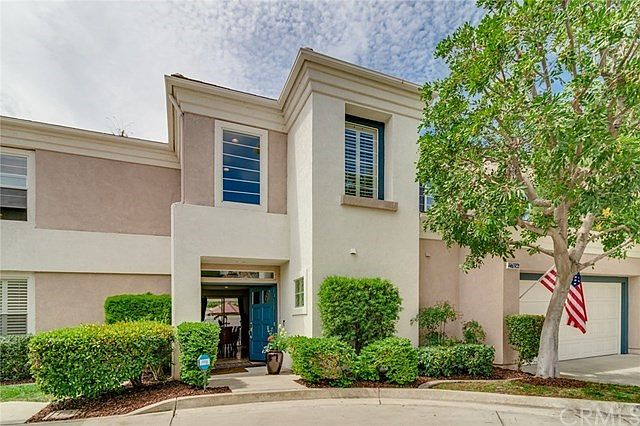 Elegant front entry into this beautiful home