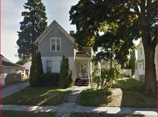 723 N 9th St, Manitowoc, WI 54220
