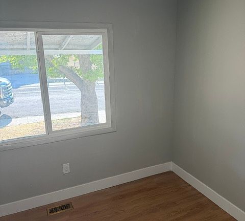 4th image of 346 Carson Ave