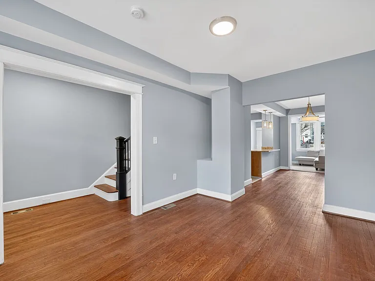 632 Franklin St NE — Photo 2
