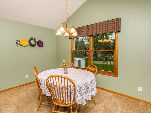 5th image of 3116 Crestbrooke Dr