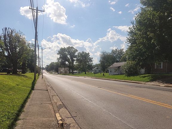 5th image of 705 S Main St