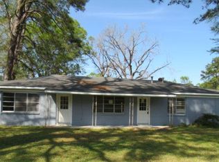5121 Davis Dr, Pineville, LA 71405