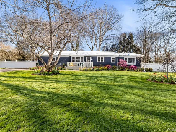 211 Oswego Avenue, Medford, NY 11763