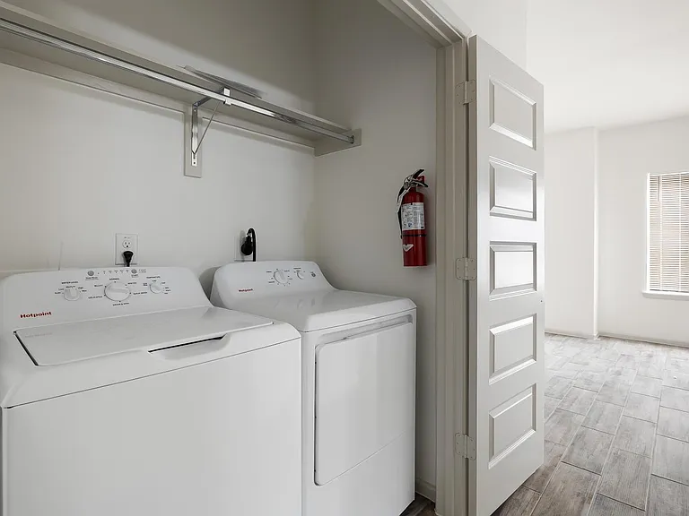 443 Medina Ln #3 — Photo 4