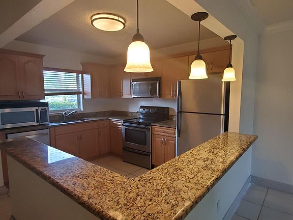 2nd image of 2835 Somerset Park Dr APT 102