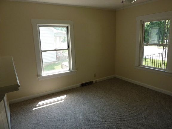 4th image of 1025 Askin St