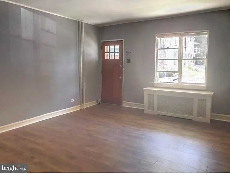 306 Leverington Ave — Photo 5
