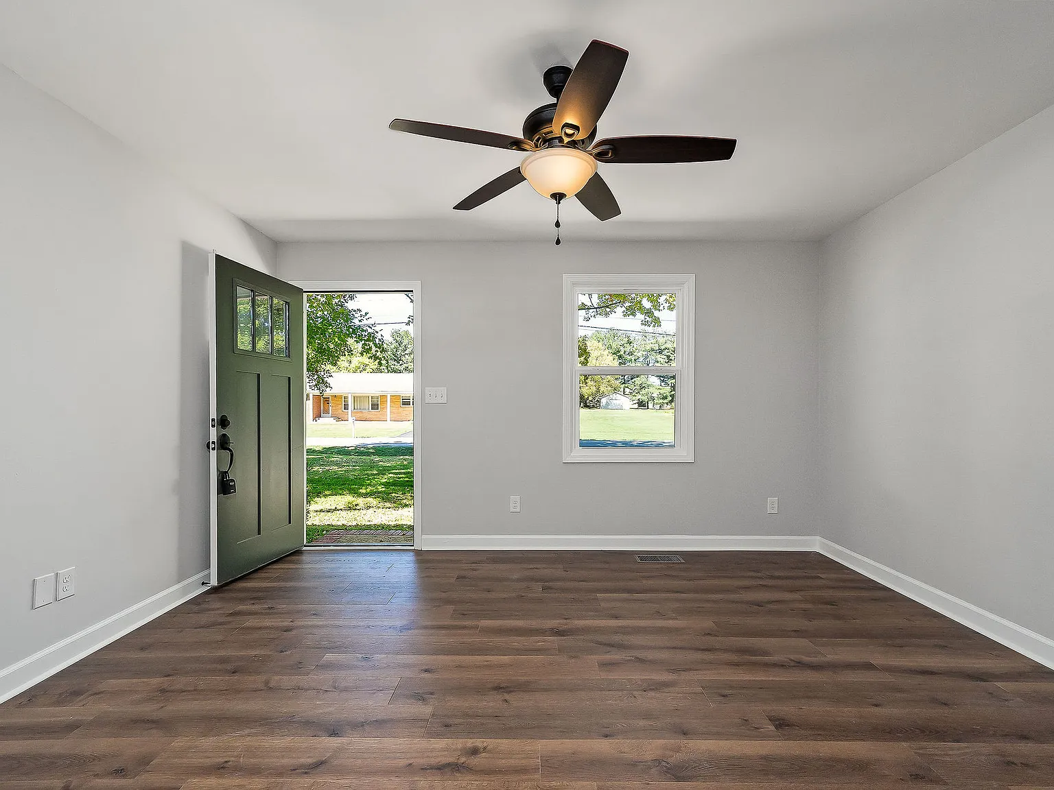 3 bed, 1300 sqft, $1,550 — Photo 3