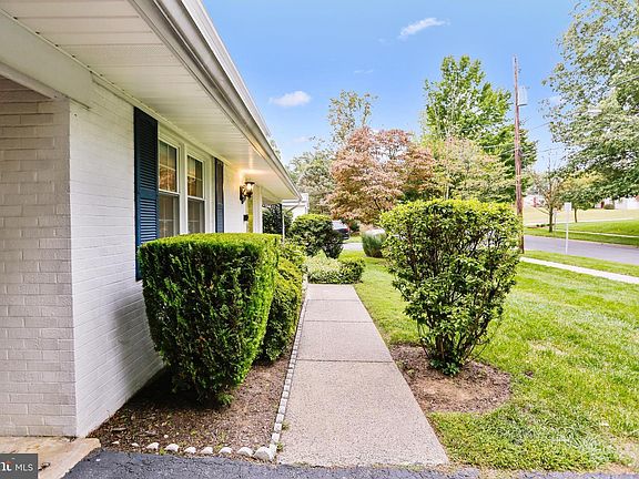 3rd image of 503 Bradford Dr