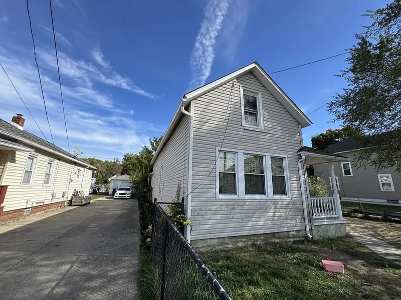 3 bed, 1.0 bath, 1196 sqft, $1,450 — Photo 3
