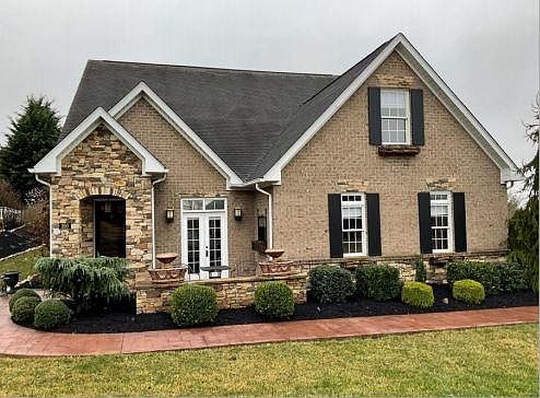 1st image of 350 Stoneledge Dr