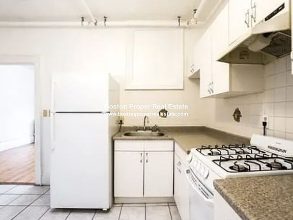 4th image of 109 Dartmouth St #4