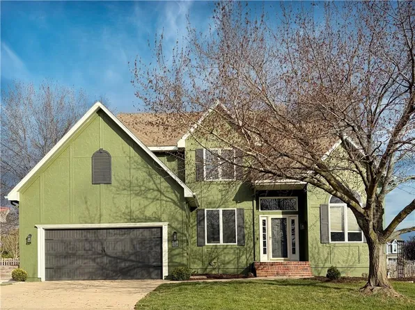 704 SW Trailpark Ct, Lees Summit, MO 64081