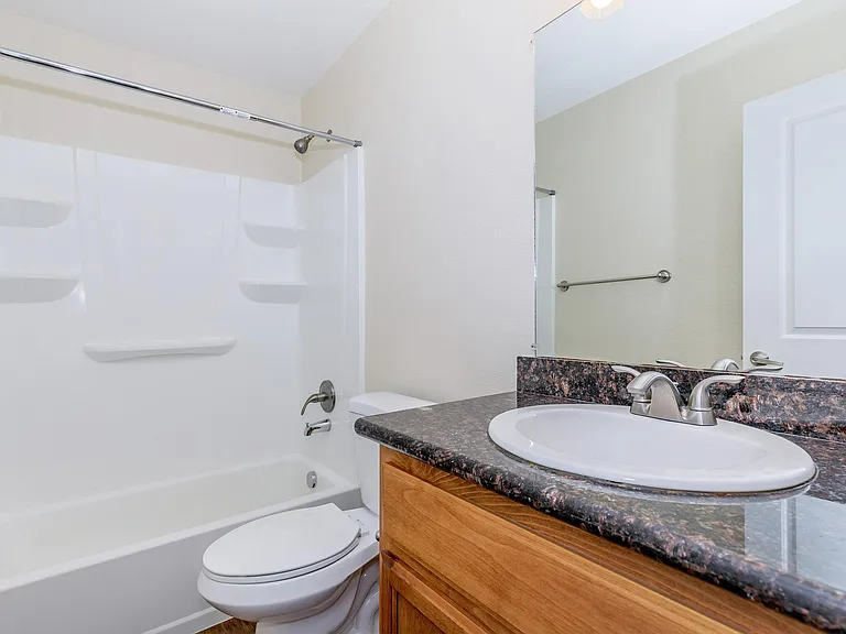Oak Hills Apartments — Photo 14