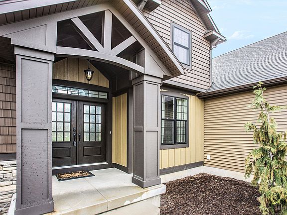 3rd image of 5562 Stonebridge Dr SW