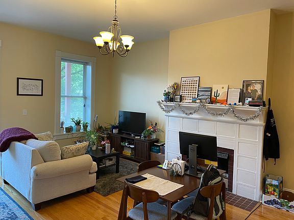 Living room w/ fireplace
