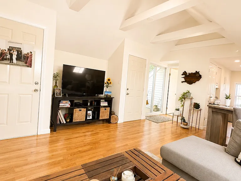 31 Richardson St #3 — Photo 2
