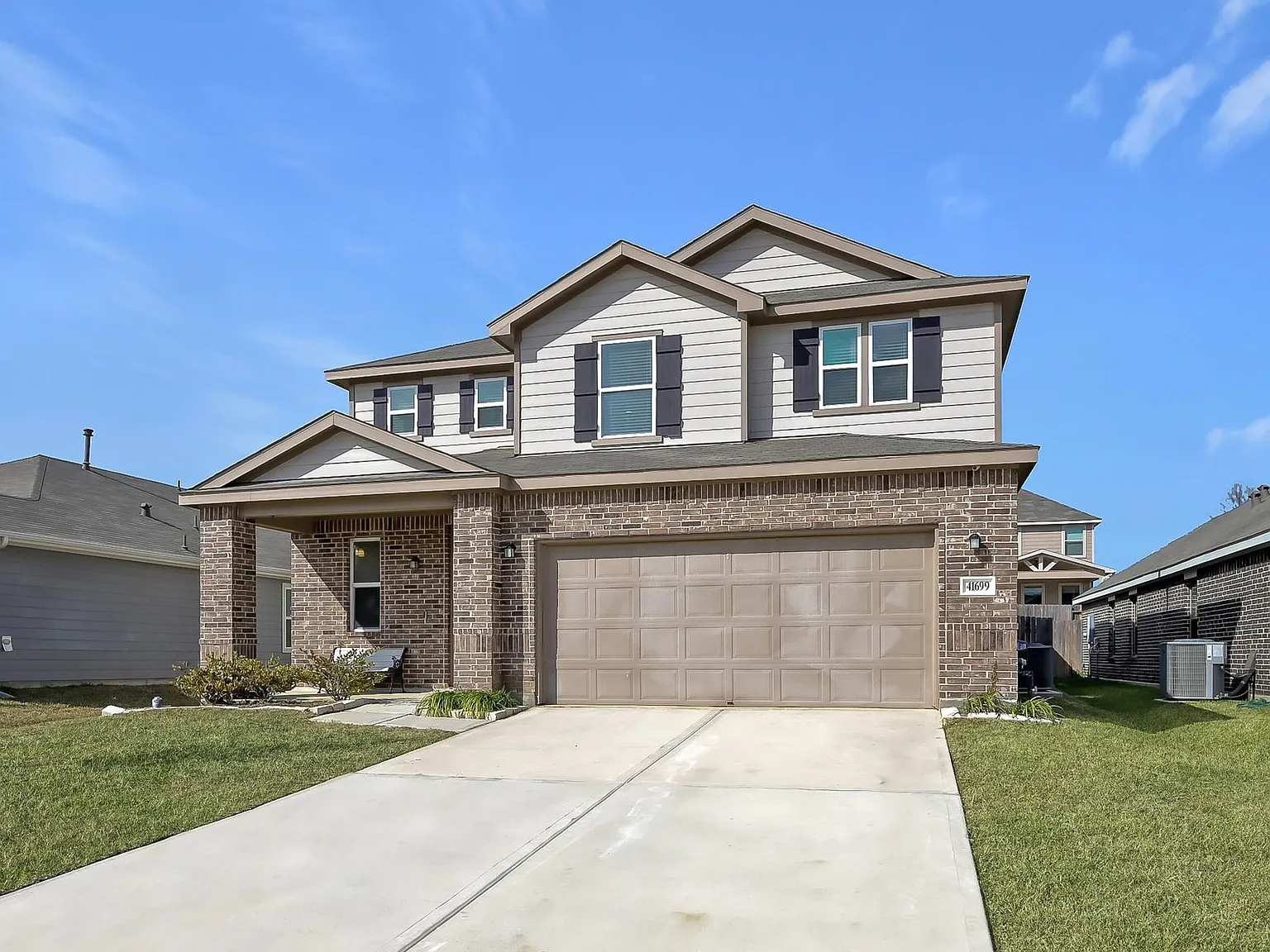 4 bed, 2.5 bath, 2636 sqft, $2,350 — Photo 2