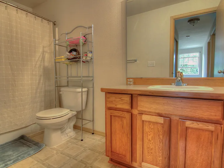 2409 Prospect Ave NE — Photo 15