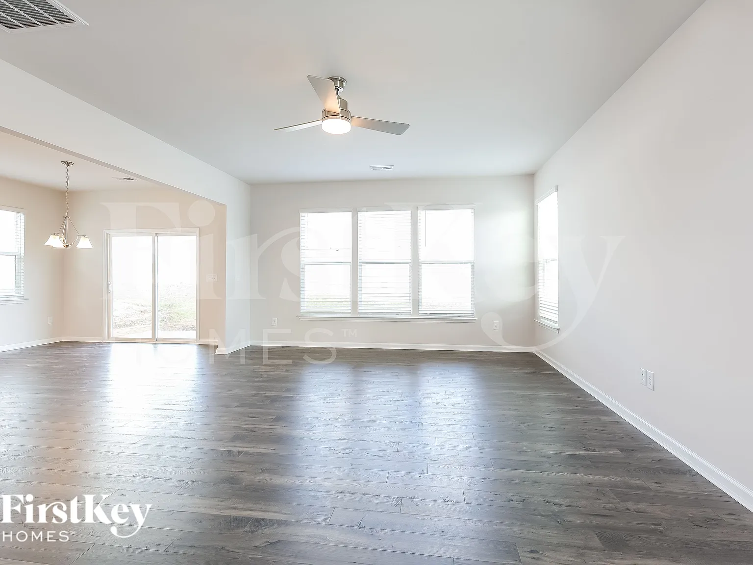 3 bed, 2.5 bath, 2250 sqft, $2,310 — Photo 3