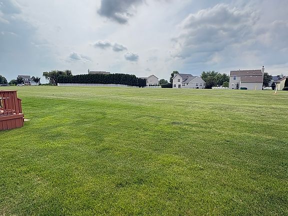 2nd image of 655 Chestnut Rdg