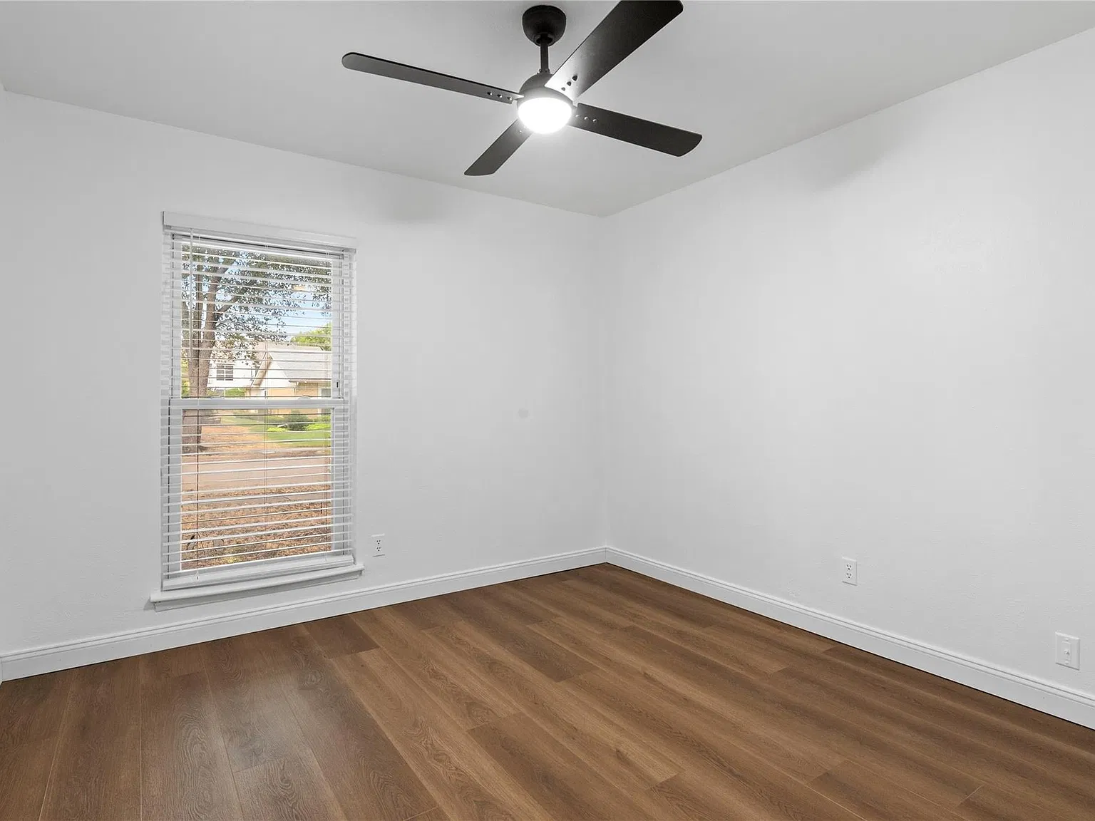 3 bed, 1400 sqft, $2,100 — Photo 2