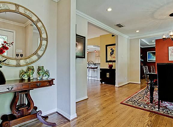 4th image of 9944 Lakedale Dr
