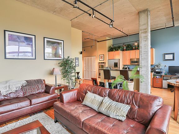 3rd image of 900 N Kingsbury St APT 1172