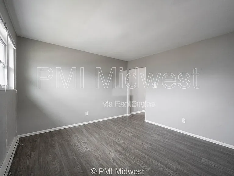 823 Iowa St — Photo 3
