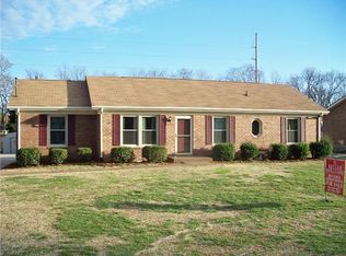 225 Southburn Dr, Hendersonville, TN 37075