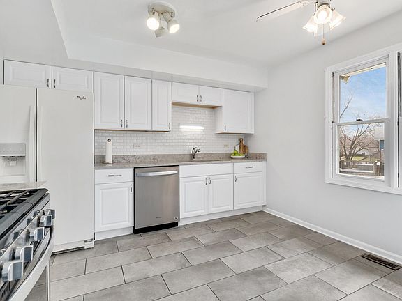 2nd image of 23W305 Westchester Ct