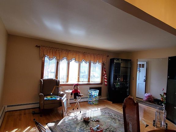 3rd image of 226 Garfield Ave