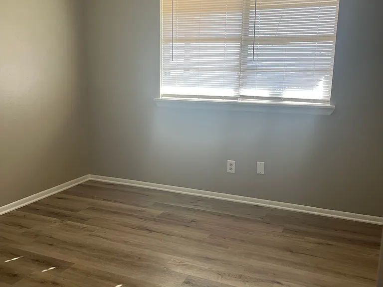 102 Flint Ave — Photo 5